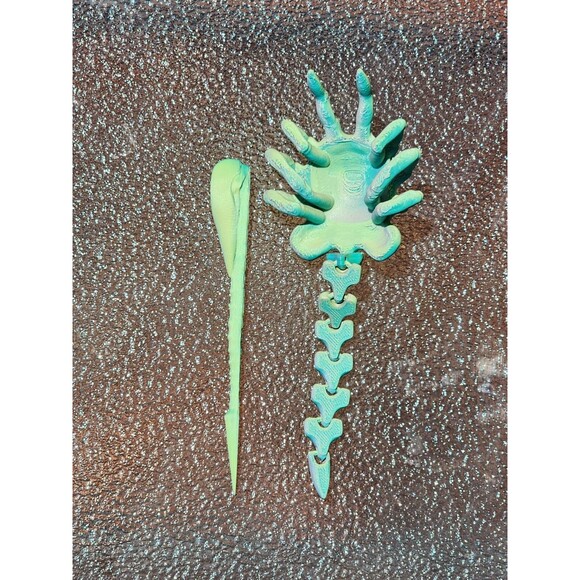 3D Printed Alien Facehugger Hair Pin – Xenomorph Head Pin – Sci-Fi Cosplay Prop - Picture 8 of 13